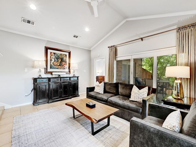 6010 Long Champ CT 110, Austin, TX 78746