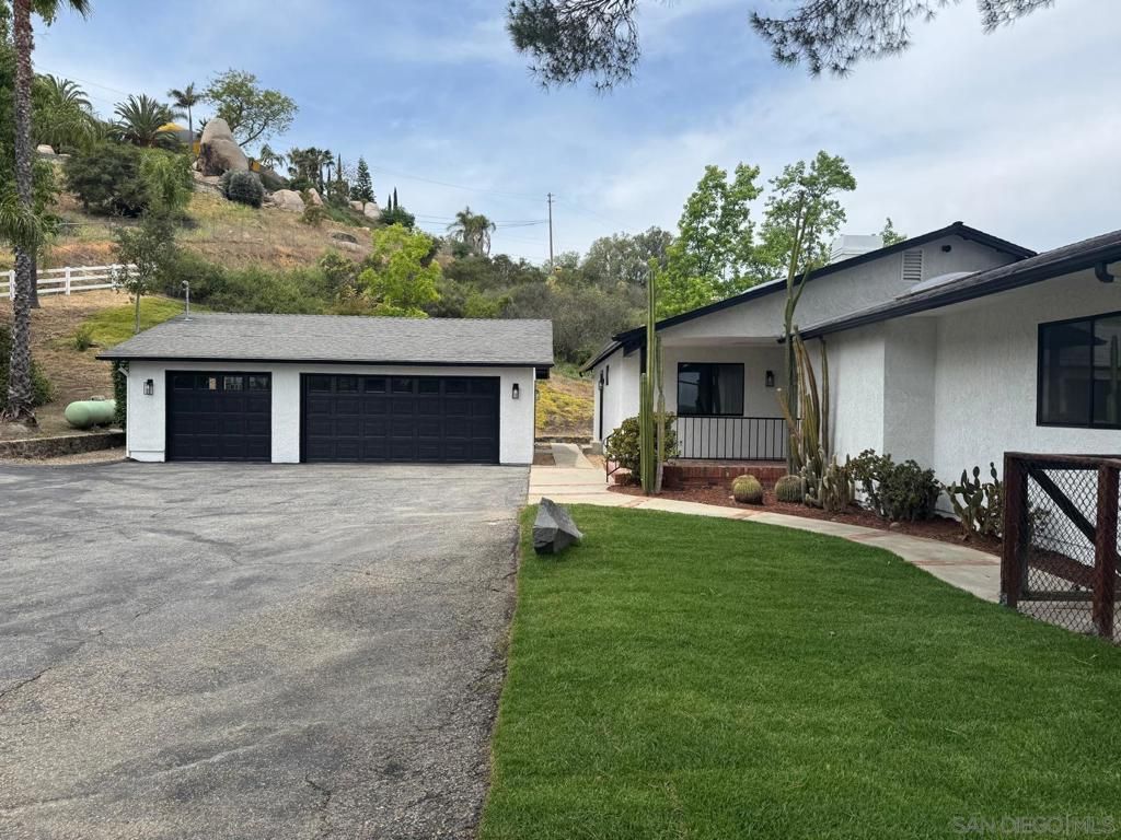 28983 Mountain Meadow Rd, Escondido, CA 92026