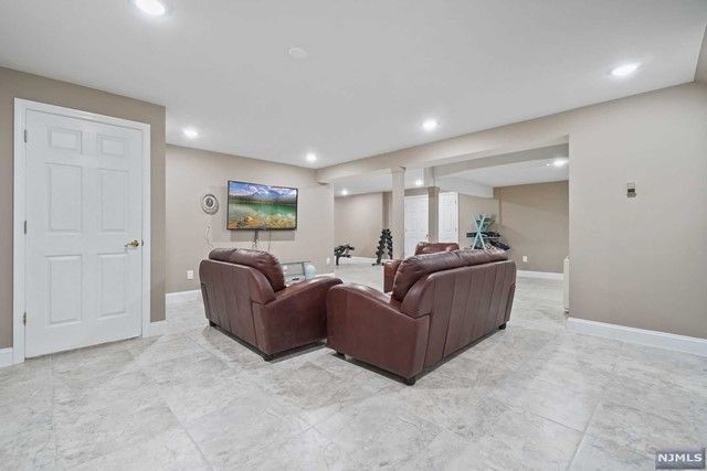 3 Recktenwald Court, Old Tappan, NJ 07675