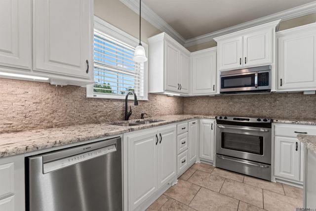 17053 Hardy Ln, Prairieville, LA 70769