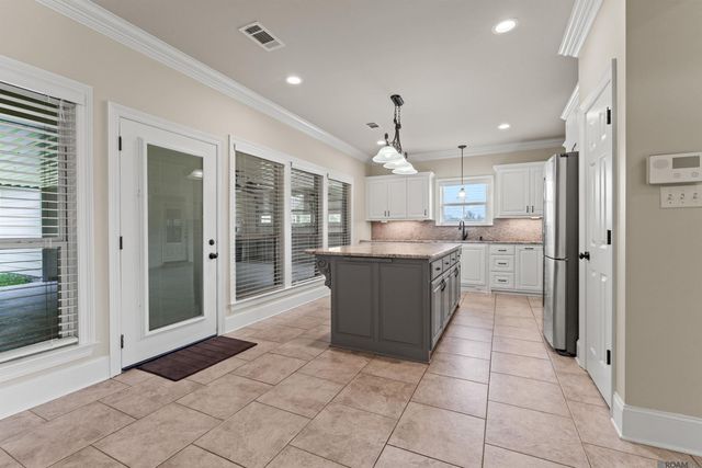 17053 Hardy Ln, Prairieville, LA 70769