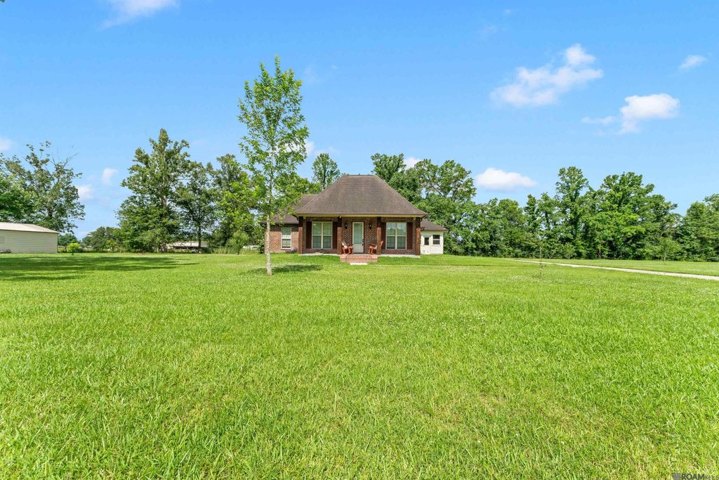 17053 Hardy Ln, Prairieville, LA 70769