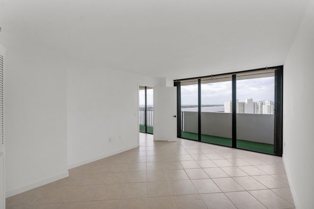 5600 N Flagler Drive 2504, West Palm Beach, FL 33407