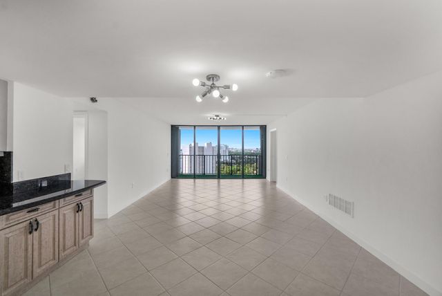 5600 N Flagler Drive 2504, West Palm Beach, FL 33407