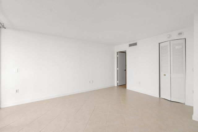 5600 N Flagler Drive 2504, West Palm Beach, FL 33407