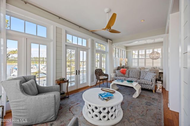 365 E Harborside Road, Oriental, NC 28571