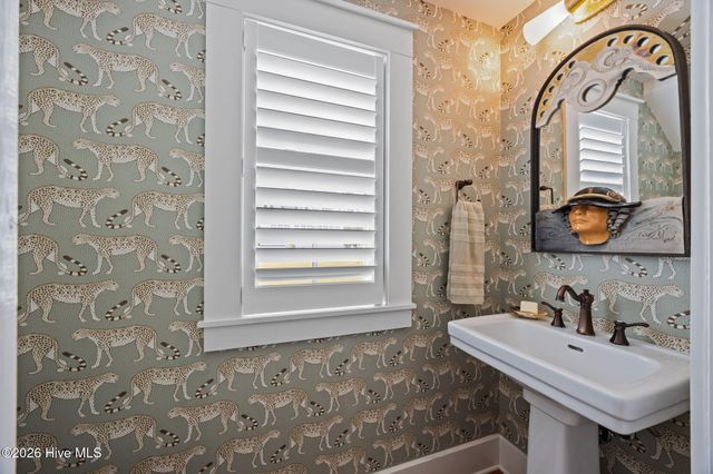 365 E Harborside Road, Oriental, NC 28571