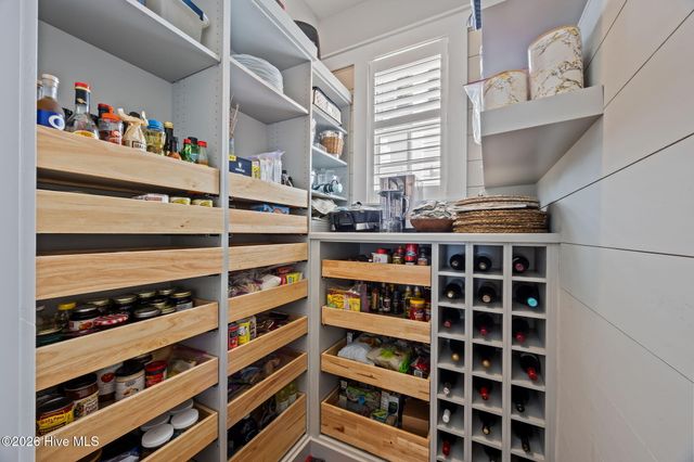 365 E Harborside Road, Oriental, NC 28571