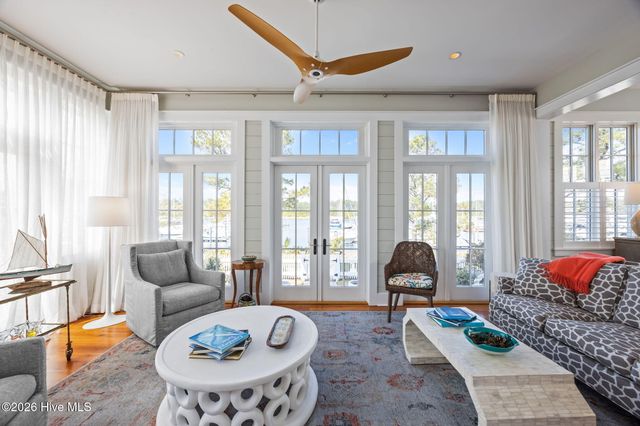 365 E Harborside Road, Oriental, NC 28571