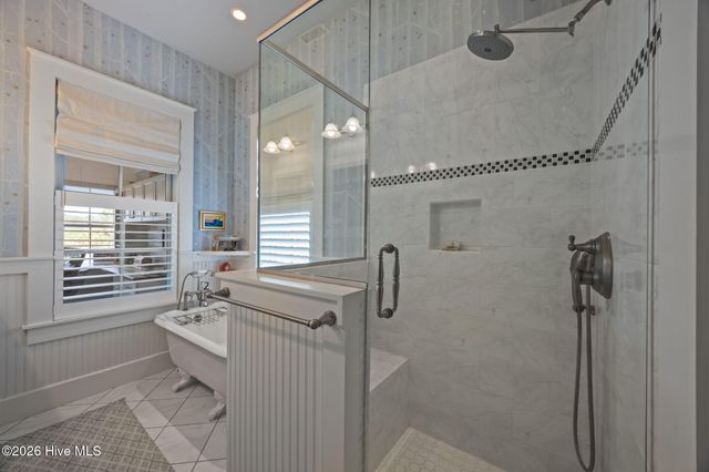 365 E Harborside Road, Oriental, NC 28571