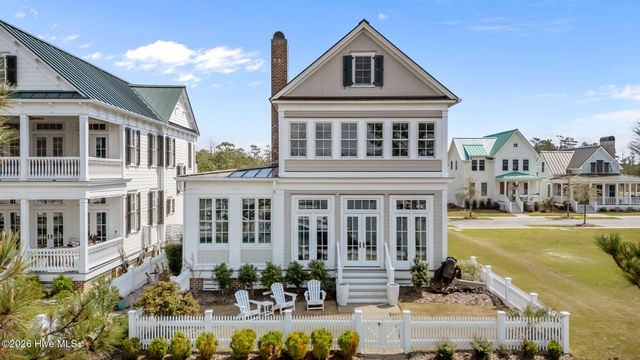 365 E Harborside Road, Oriental, NC 28571