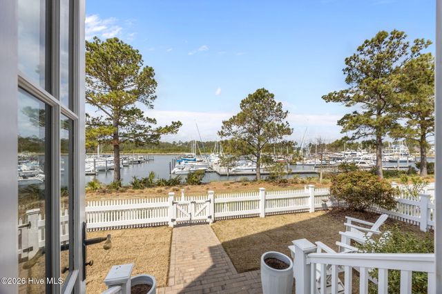 365 E Harborside Road, Oriental, NC 28571