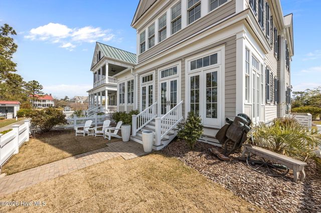 365 E Harborside Road, Oriental, NC 28571