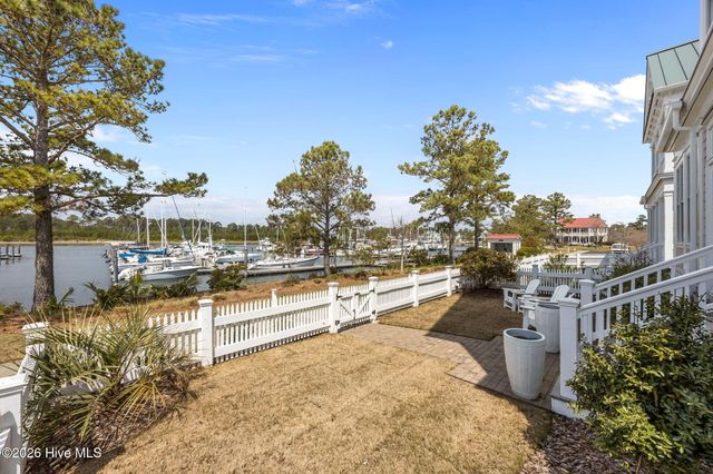 365 E Harborside Road, Oriental, NC 28571