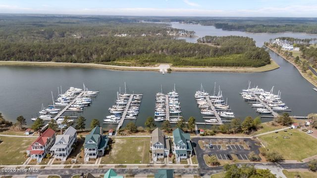 365 E Harborside Road, Oriental, NC 28571
