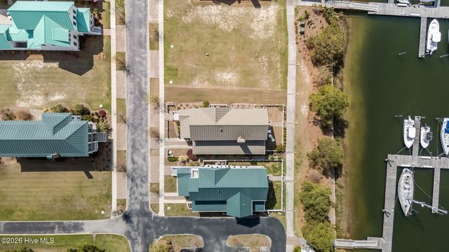 365 E Harborside Road, Oriental, NC 28571