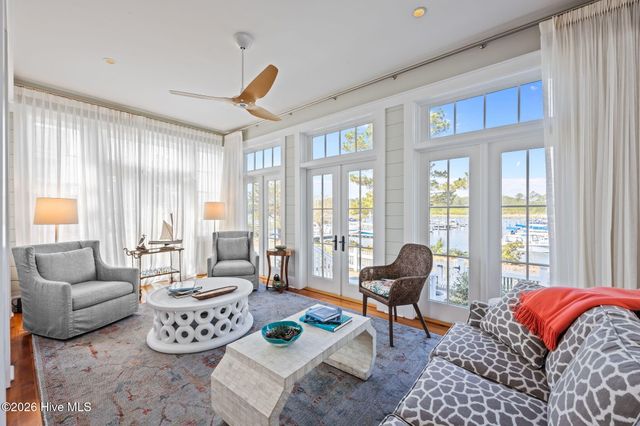 365 E Harborside Road, Oriental, NC 28571