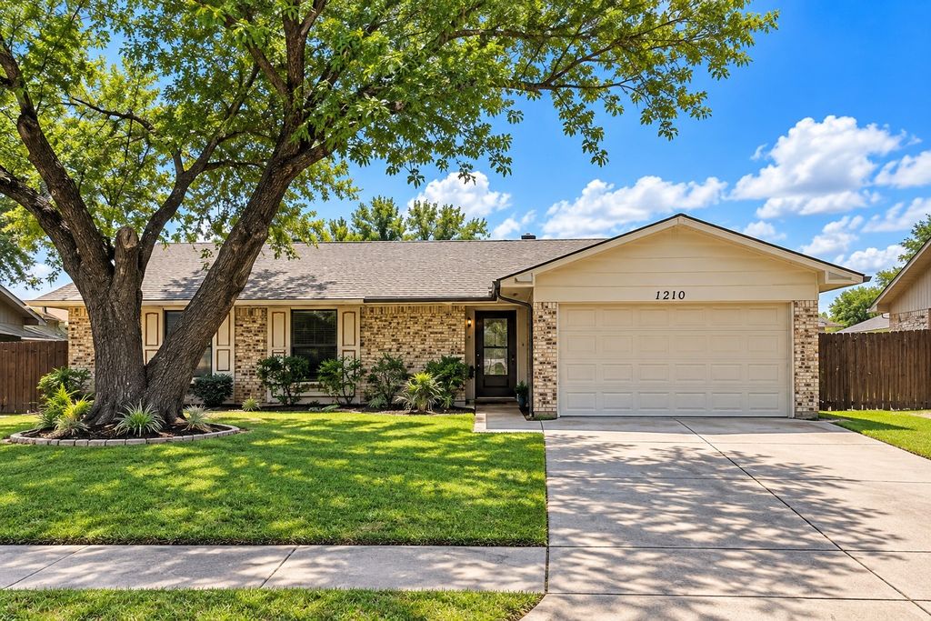 1210 Brook Hill Lane, Arlington, TX 76014 — exterior