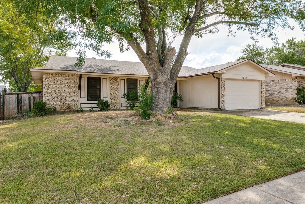1210 Brook Hill Lane, Arlington, TX 76014 — photo 2