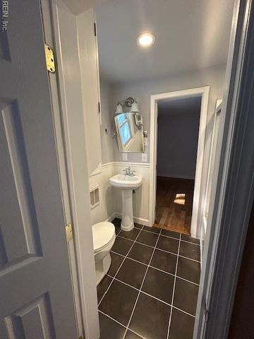 8021 Glen RD W, Norfolk, VA 23505