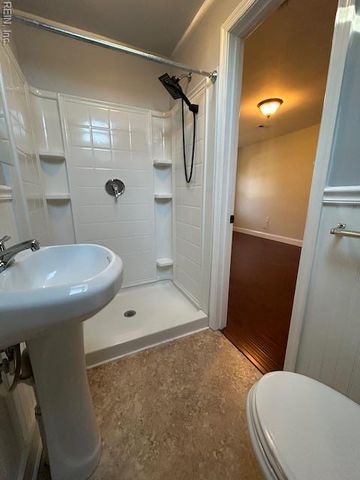 8021 Glen RD W, Norfolk, VA 23505