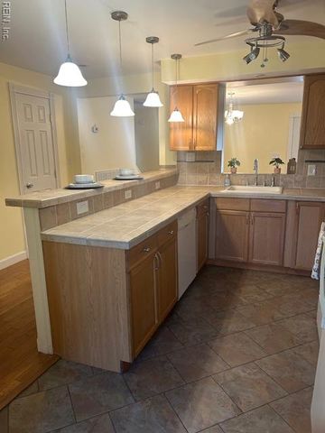 8021 Glen RD W, Norfolk, VA 23505