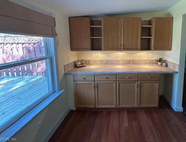 8021 Glen RD W, Norfolk, VA 23505