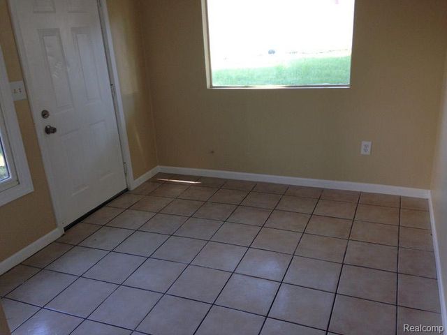 27116 Seyburn Avenue, Warren, MI 48092