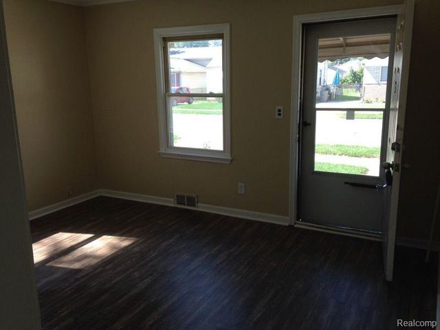 27116 Seyburn Avenue, Warren, MI 48092