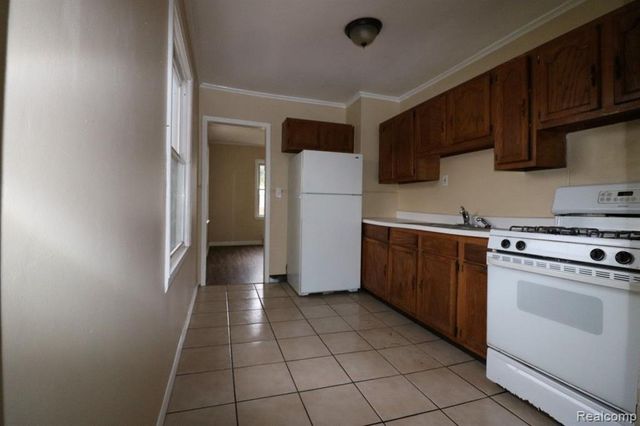 27116 Seyburn Avenue, Warren, MI 48092