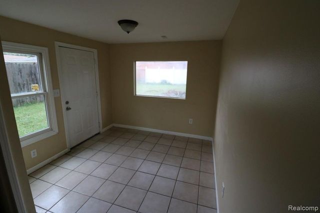 27116 Seyburn Avenue, Warren, MI 48092