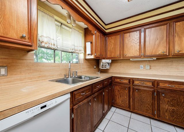 1626 County Road 965, Alvin, TX 77511