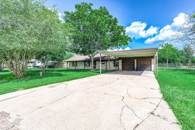 1626 County Road 965, Alvin, TX 77511