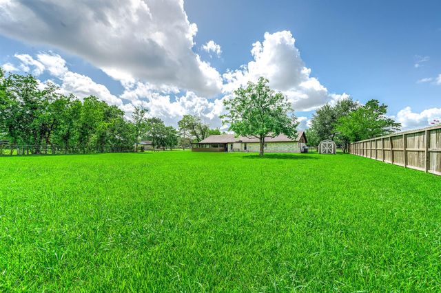 1626 County Road 965, Alvin, TX 77511
