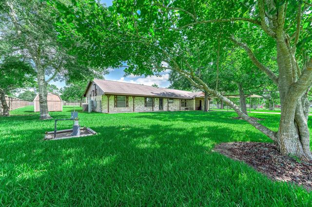 1626 County Road 965, Alvin, TX 77511