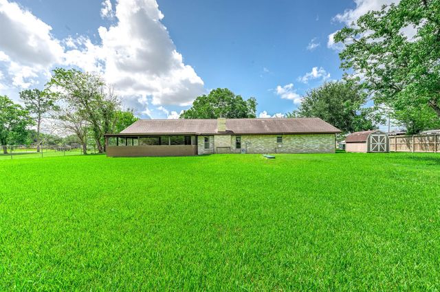 1626 County Road 965, Alvin, TX 77511