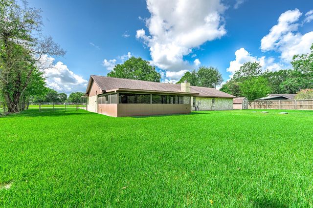 1626 County Road 965, Alvin, TX 77511