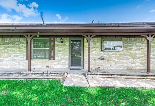 1626 County Road 965, Alvin, TX 77511