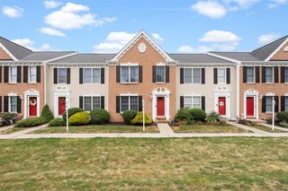 23 Castle View Dr, Kennedy Twp, PA 15136
