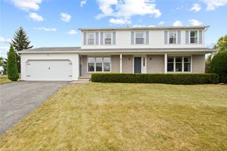 67 Covered Bridge Circle, Greece, NY 14612