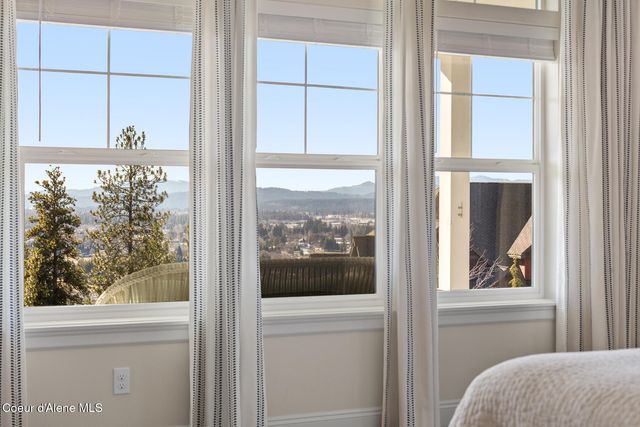 1780 E Grandview Dr, Coeur D'alene, ID 83815