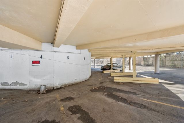 516 Green St 4B, Cambridge, MA 02139