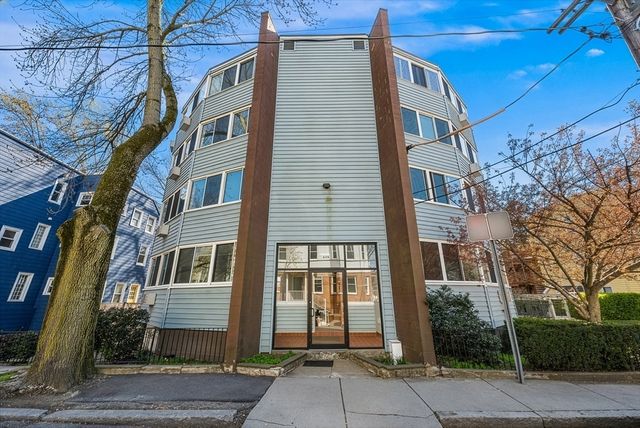 516 Green St 4B, Cambridge, MA 02139