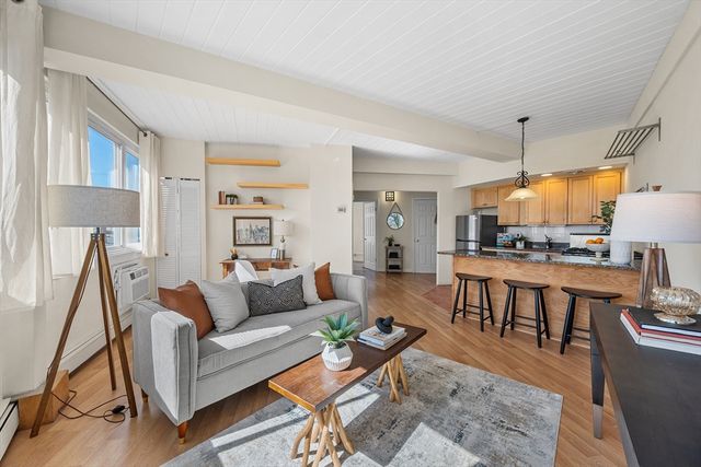 516 Green St 4B, Cambridge, MA 02139