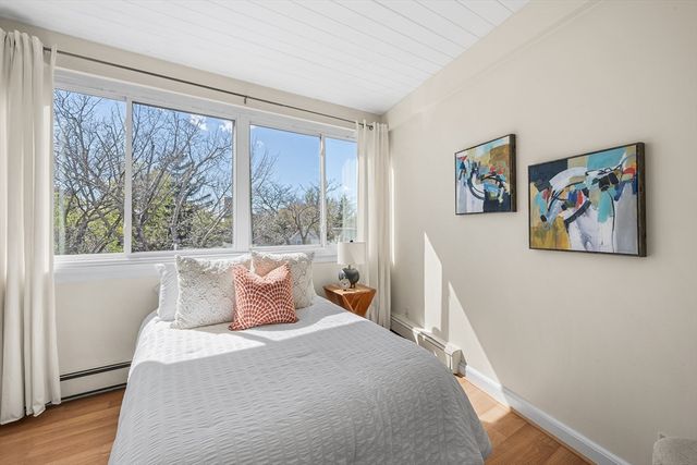 516 Green St 4B, Cambridge, MA 02139