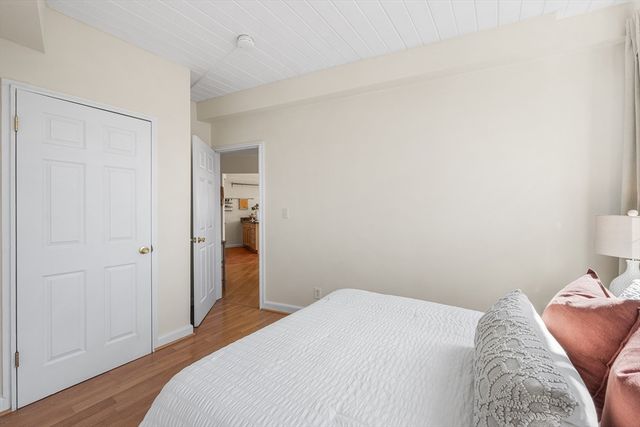 516 Green St 4B, Cambridge, MA 02139