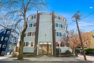 516 Green St 4B, Cambridge, MA 02139