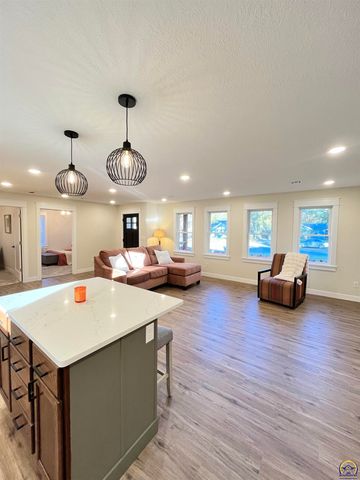 805 Peyton St, Emporia, KS 66801