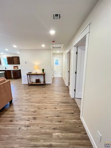 805 Peyton St, Emporia, KS 66801