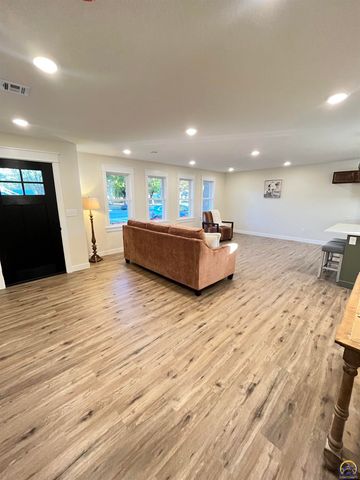 805 Peyton St, Emporia, KS 66801